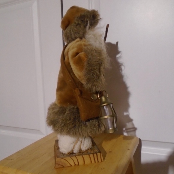 THE TENDER ART COLLECTION Folk Art Woodland Santa - Picture 5 of 7